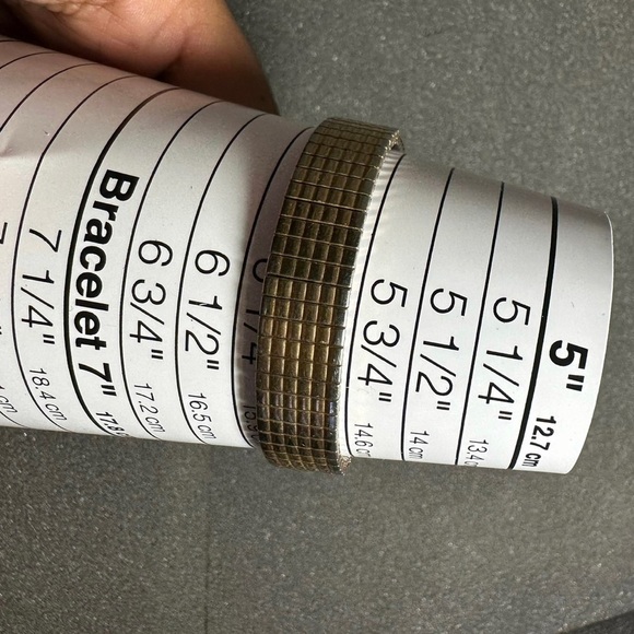 Helbros Ladies Quartz Watch Gold Tone Black Dial Stretch Band Working 26341 - Picture 11 of 11